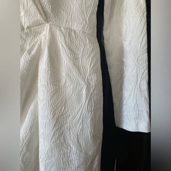 One33 Social
Long Sleeve Jacquard Dress with Fringe - Picture 2 of 10